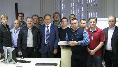 После лекции профессора Хатькова И.Е. (в центре)